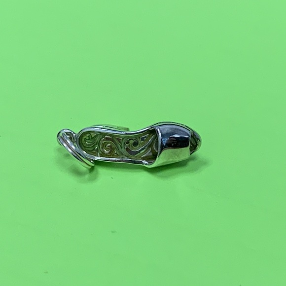 Sterling silver petite high heeled shoe charm. - Picture 1 of 6